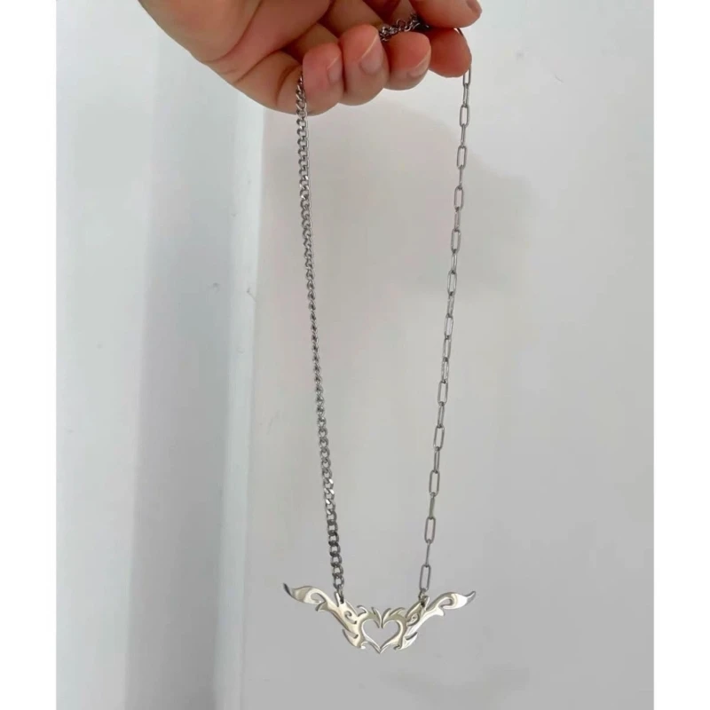 

Sweet Cool Y2k Flame Love Heart Pendant Necklace Fashion Punk Hip Hop Necklace Dropship