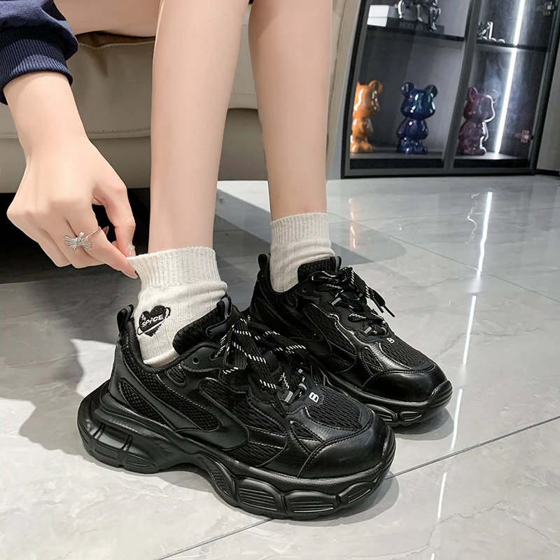 

Женские массивные кроссовки, новинка 2023, дышащая сетчатая обувь на шнуровке и платформе, беговые кроссовки для мужчин, модная теннисная обувь для женщин