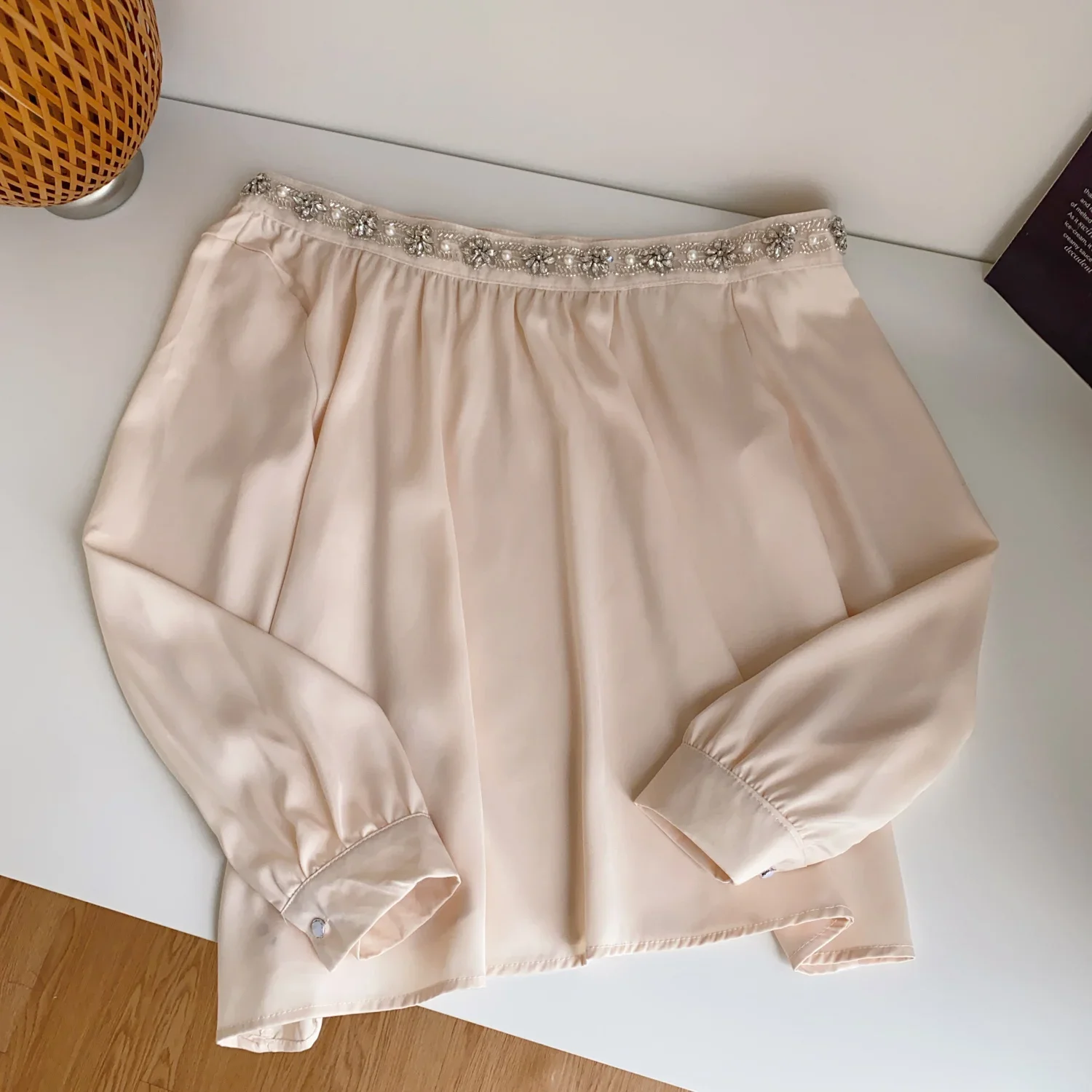 Базовые длинные рукава с открытыми плечами шикарные вышитые бусины и стразы