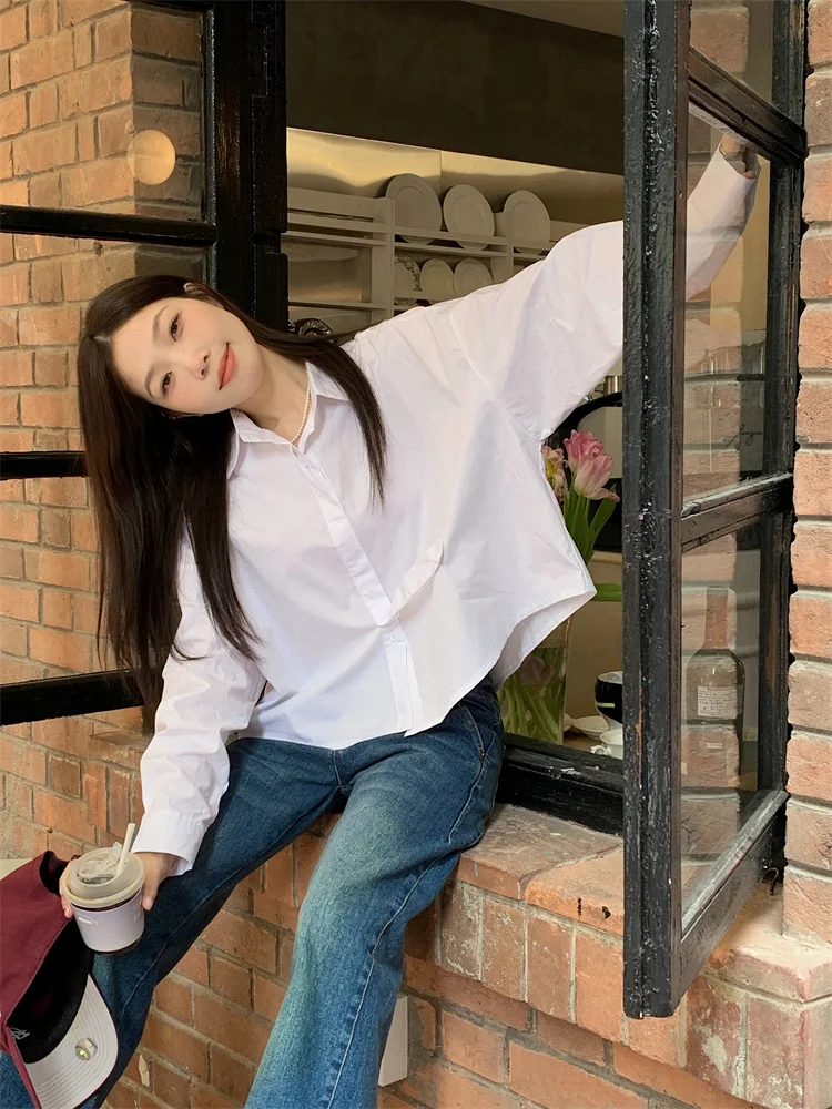 

GP2619 дизайнерская короткая белая шикарная рубашка, весна 2023, новая свободная Модная рубашка с небольшой толпой, топ в иностранном стиле