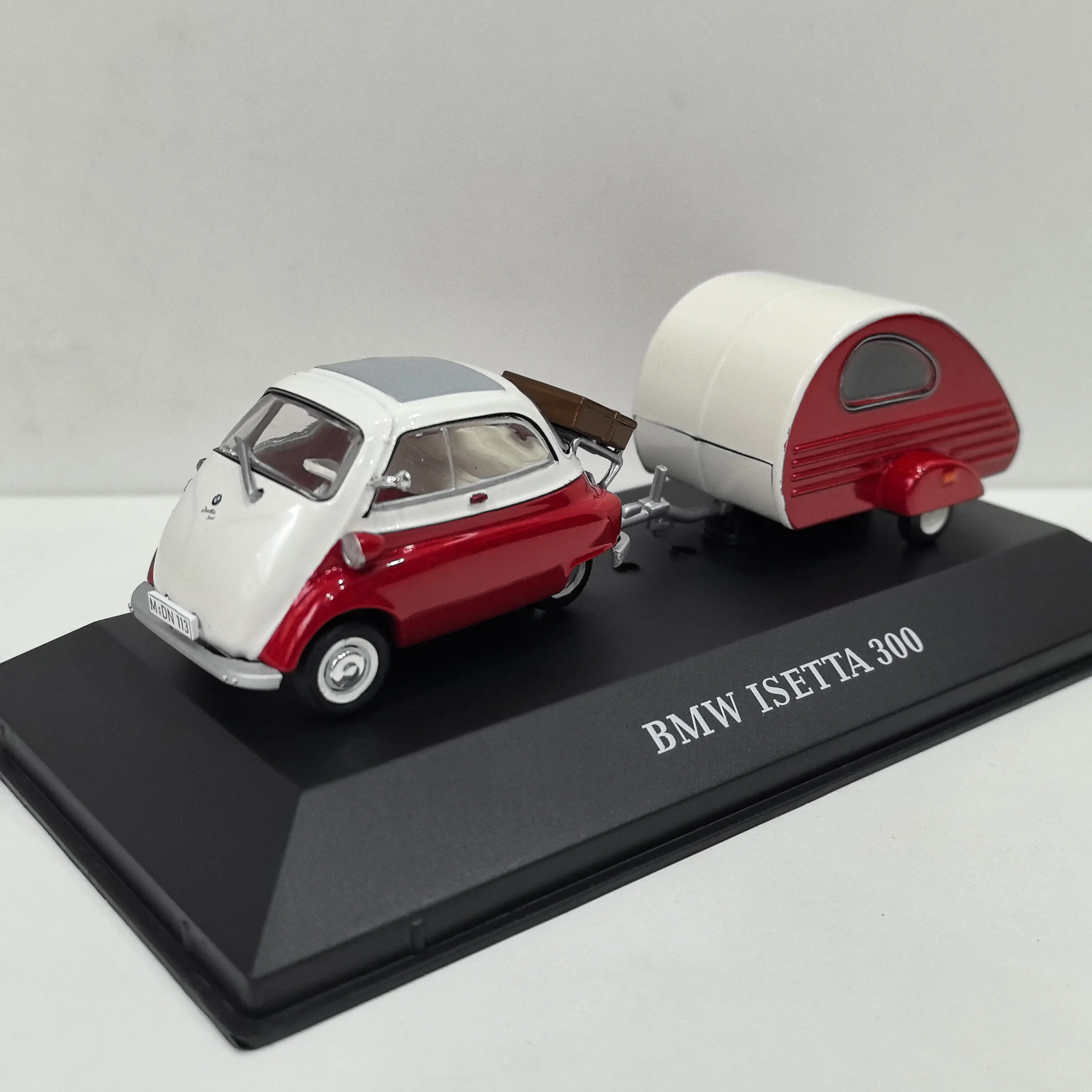 Фото Металлическая модель автомобиля BMW ISETTA 300 в масштабе 1:43 от Diecast ALTAYA