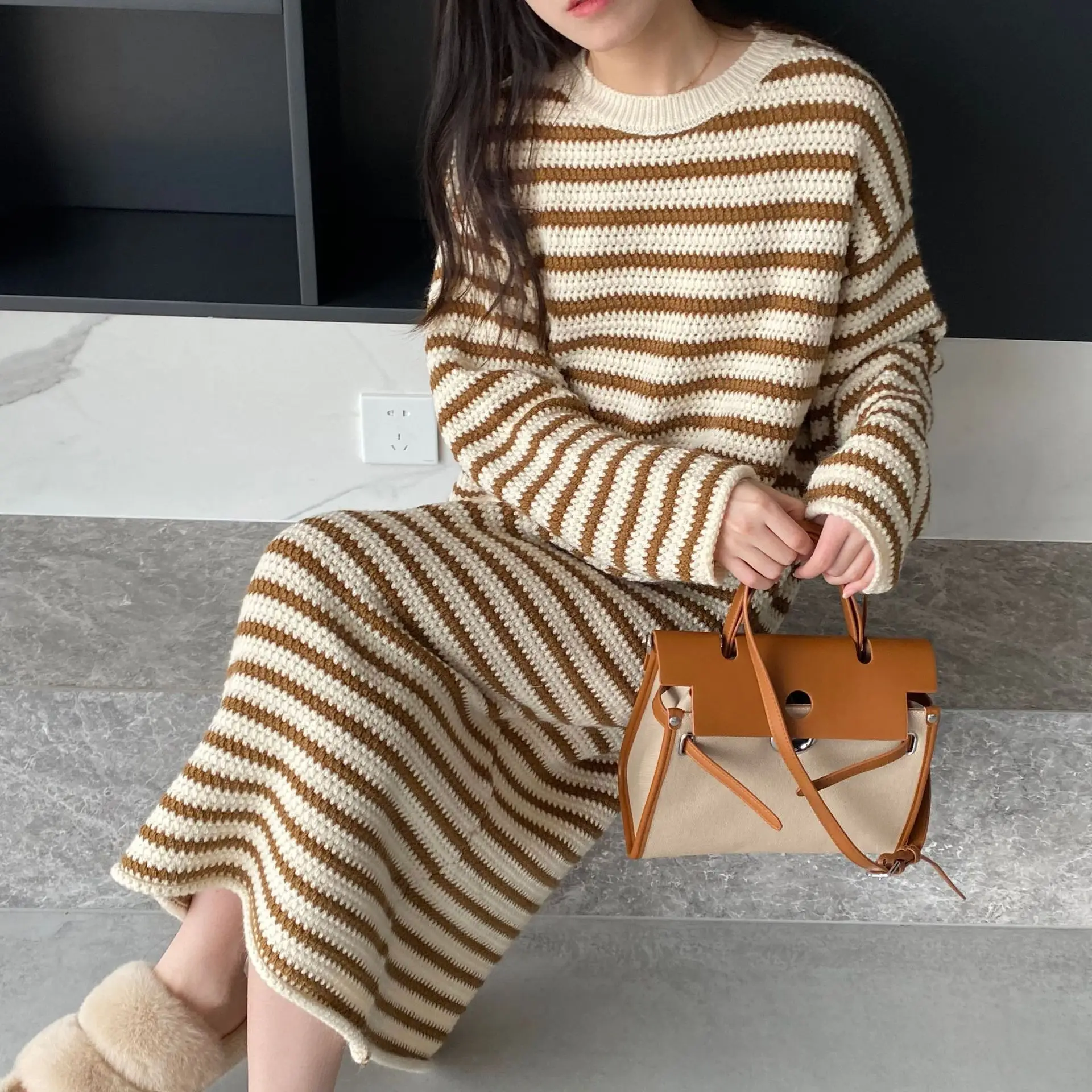 

Весеннее женское Повседневное трикотажное платье в полоску с круглым вырезом и длинными рукавами