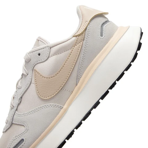 Оригинальных женских кроссовок для бега NIKE W PHOENIX WAFFLE