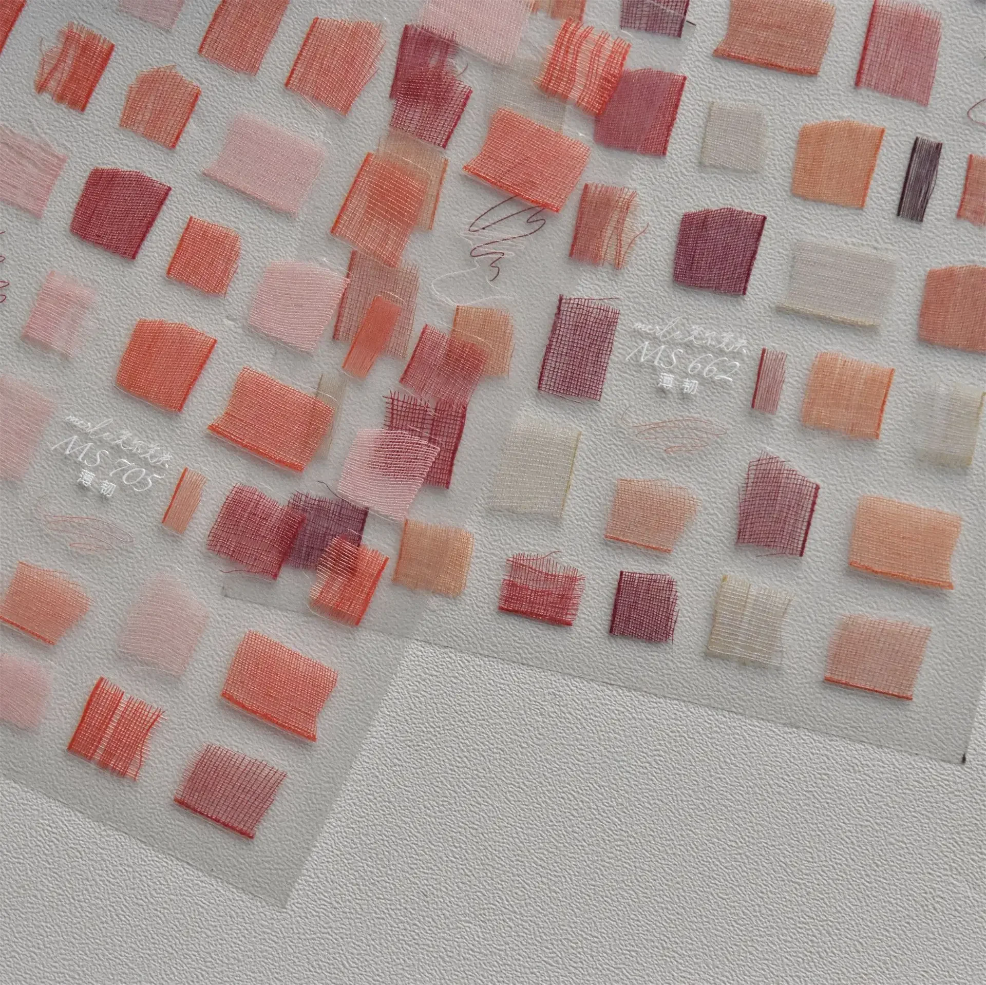 Ретро сетка с геометрическими шелковыми линиями в горошек