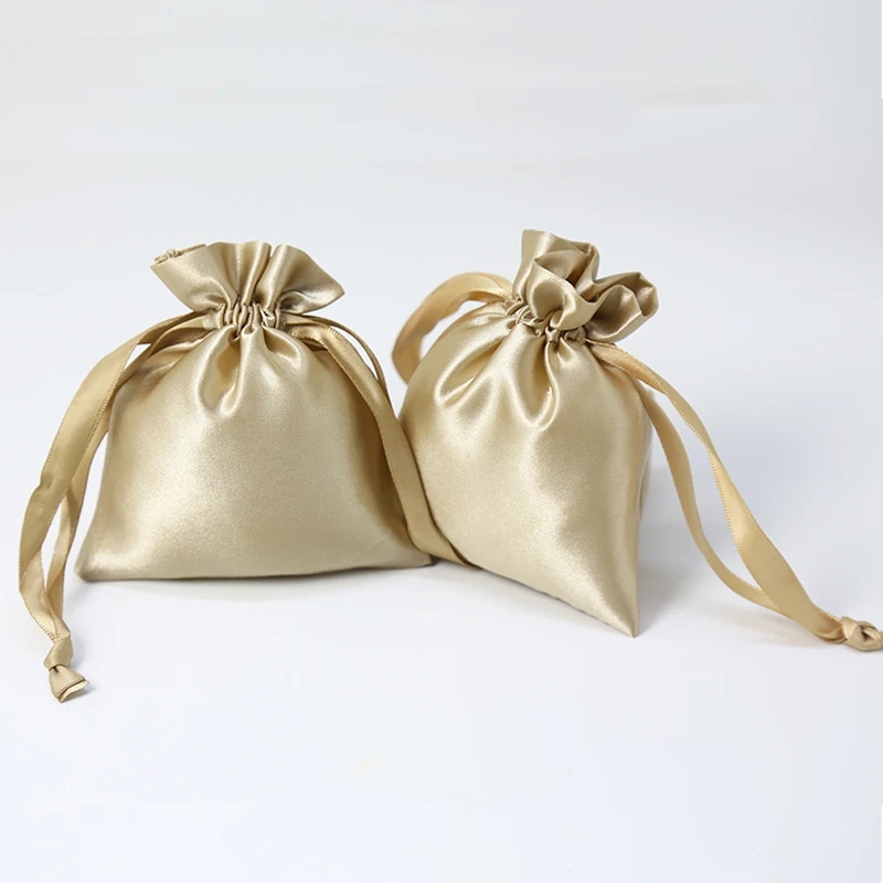 шелковый мешочек мокап. шелковый мешочек для одежды. шелковый мешочек. мешочек из шелка. шелковый мешочек.