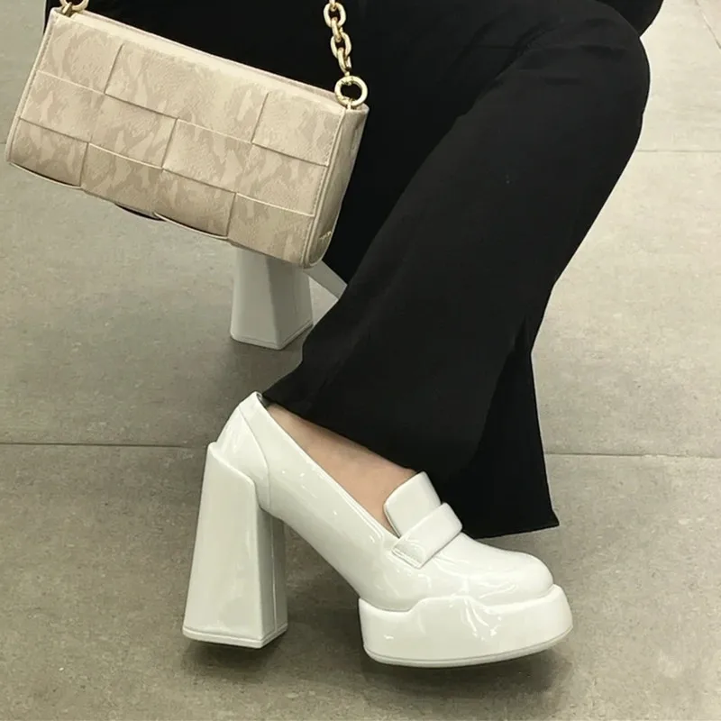 Лоферы на массивной платформе лакированная кожа без застежки повседневная обувь