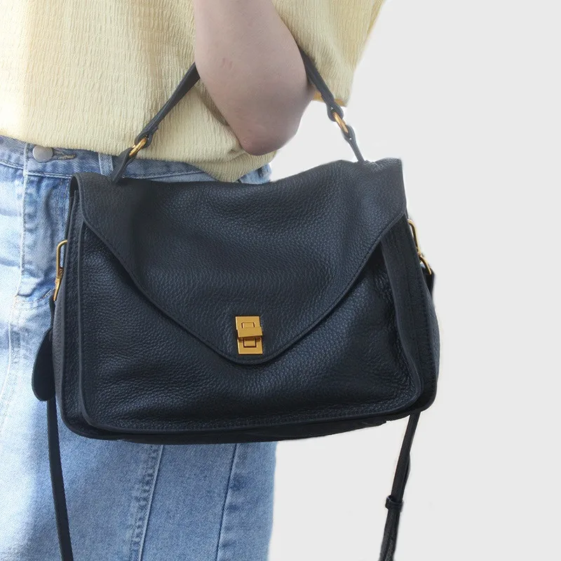 Сумка-мессенджер женская из натуральной кожи саквояж на плечо вместительный