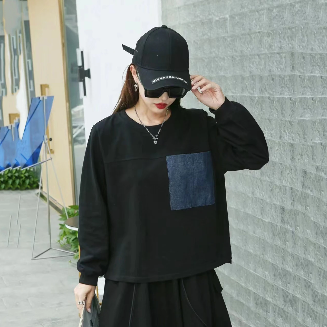 

220928 Sweatshirt Women Korea 2022 Autumn New Arrival Personality Fashion Loose Solid Color Patchwork Denim Pocket Tops