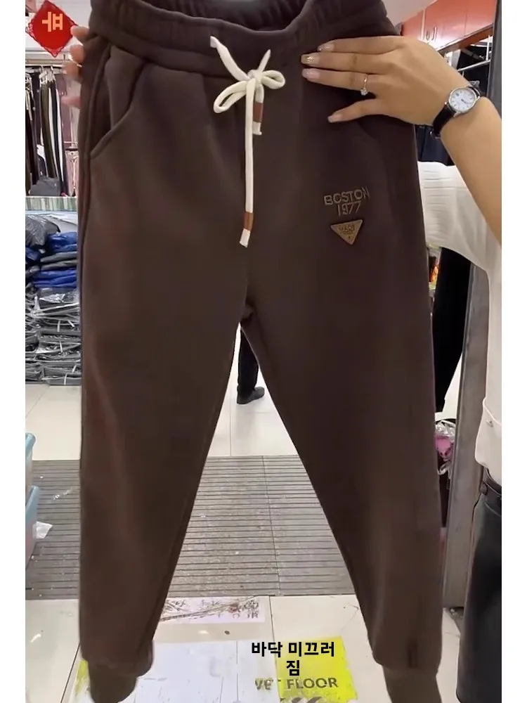 Брюки больших размеров с бархатом. Женские осенние и зимние брюки размеров.