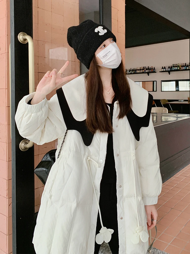 Женский пуховик средней длины новинка зимы 2024 облегающий талию маленький дизайн