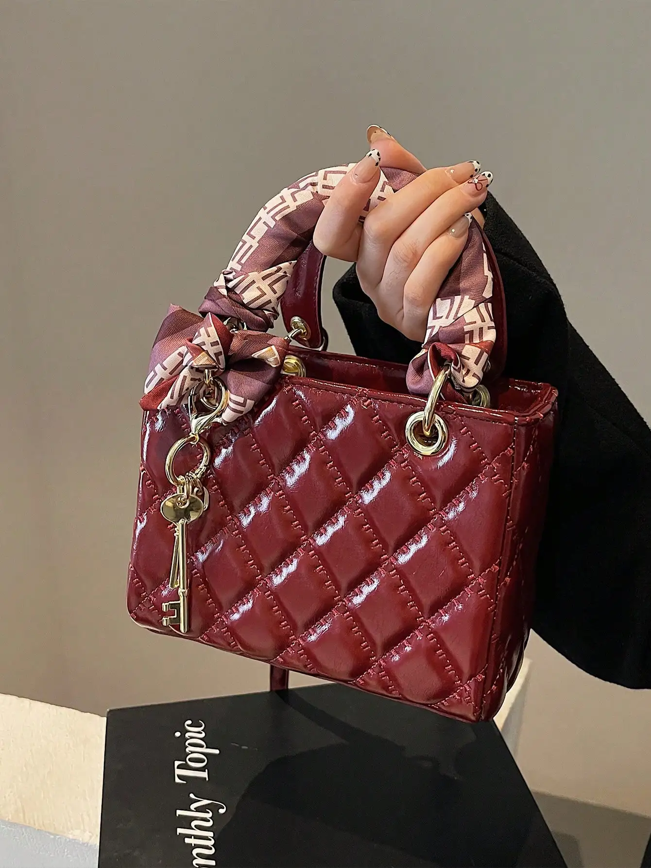 Маленькая и нишевая элитная роскошная женская сумка 2024 модная новая с