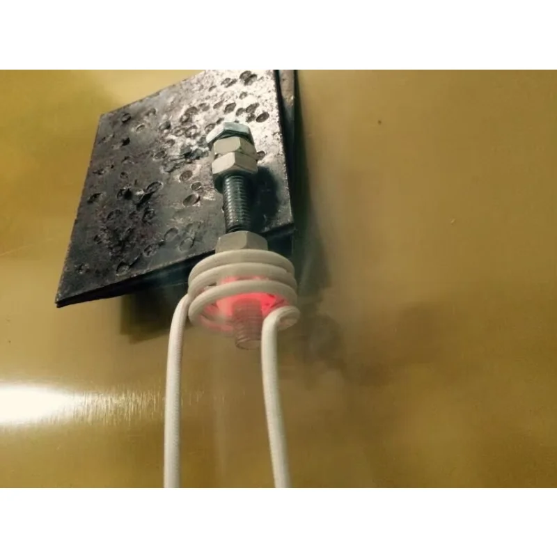 Индукционный аппарат для разборки ржавых винтов |