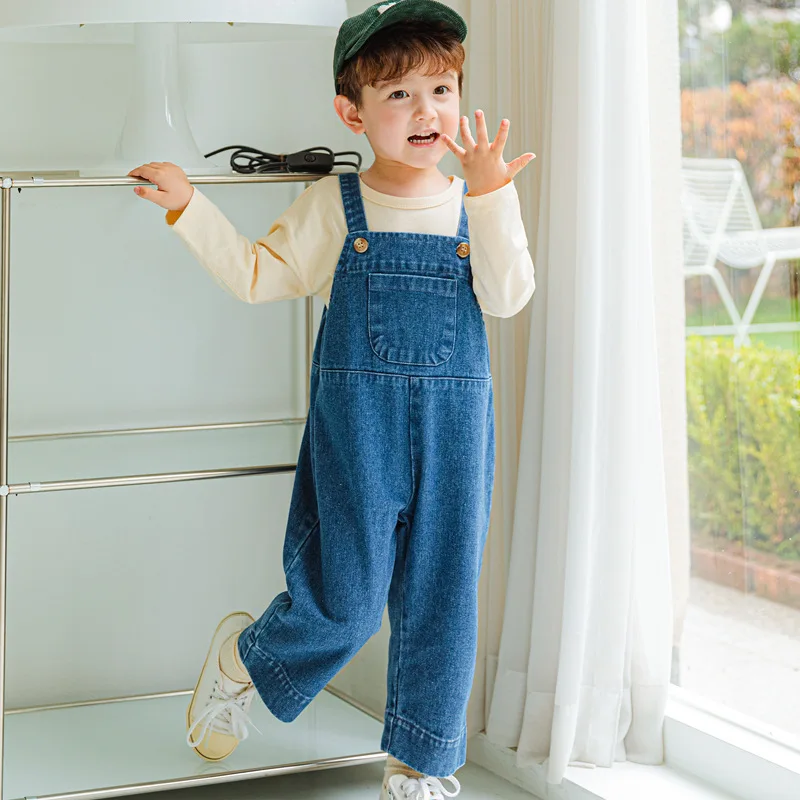 

Осенний комбинезон в Корейском стиле для девочек и мальчиков, новинка 2022, Модные свободные джинсовые брюки, милые повседневные детские брюк...