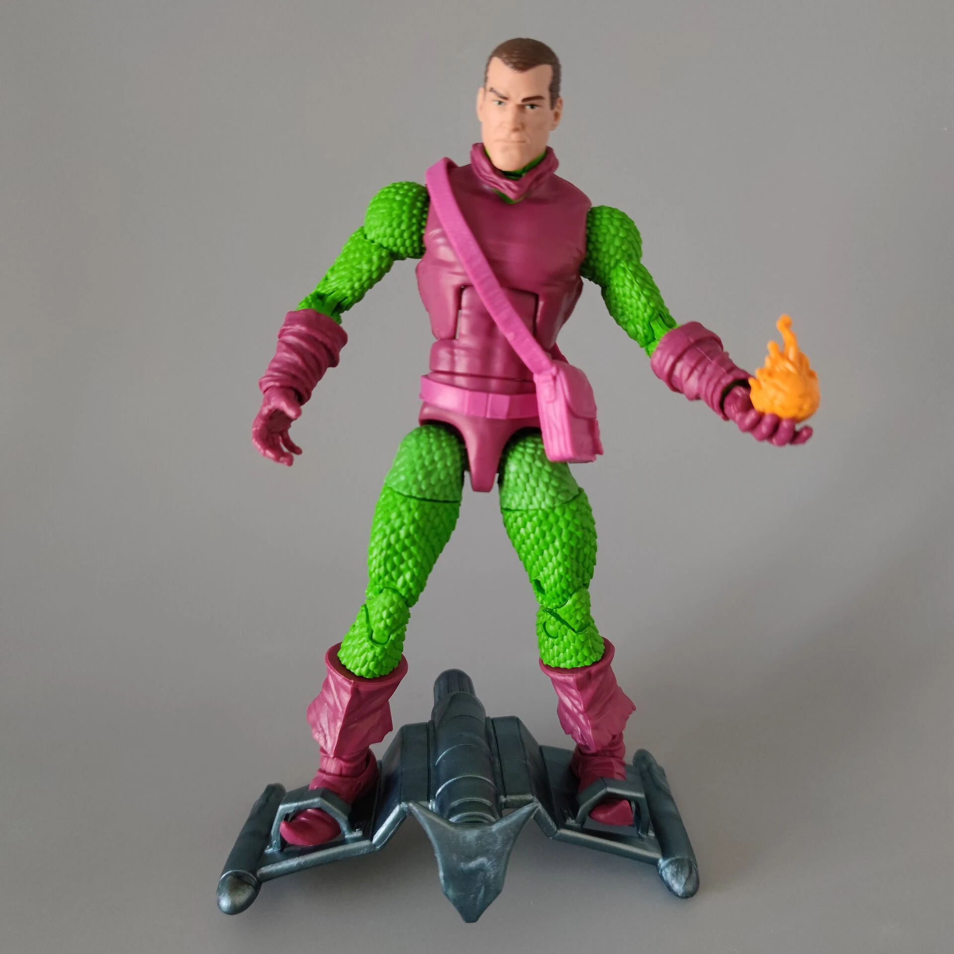 Фигурка героя Марвел легенды Винтаж Ретро Зеленый Гоблин с неокрашенной тыквой