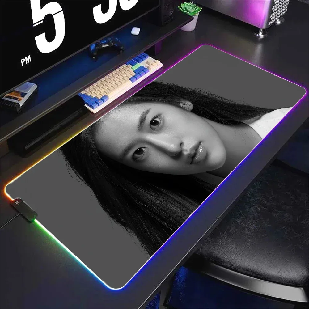 1 шт. знаменитый Kpop Group IVE An YuJin XXL RGB игровые коврики для мыши HD черная искусственная