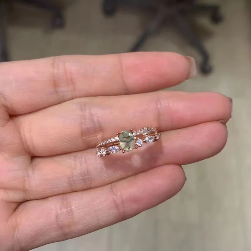 

Женское кольцо из серебра 925 пробы с натуральным ониксом 4 Х6 мм