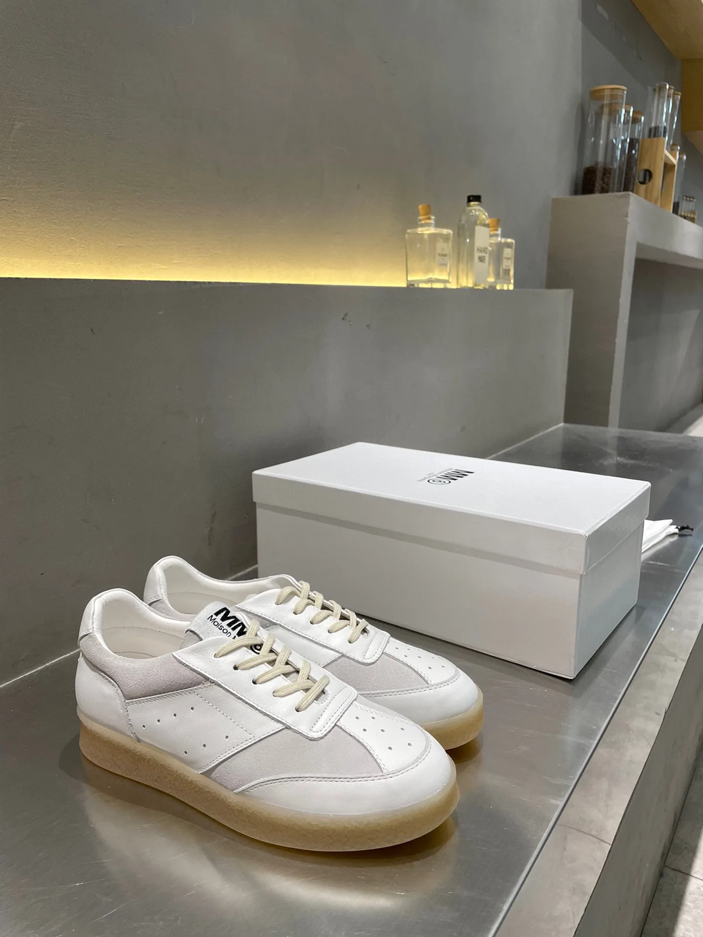 

Margiela Patchwork Shoes Flat Round Toe Lace up Sneakers Women & Men Running Shoe Comfortable High Quality Soft Shoes For Unisex