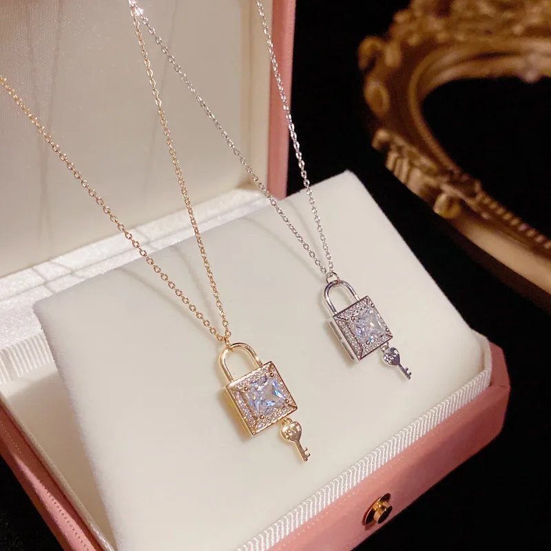 

New design Korean version all-match key lock pendant necklace fashion simple temperament niche design necklace for women.