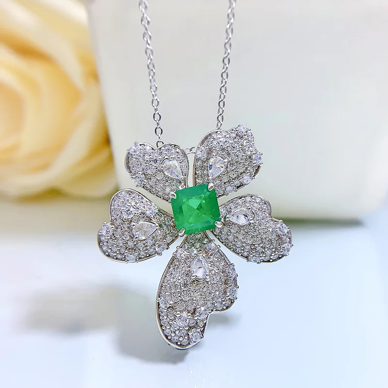 

2023 European and American New Product S925 Silver Imitation Emerald 8 * 8 Luxury Inlaid Necklace Women's Clavicle Chain Pendant
