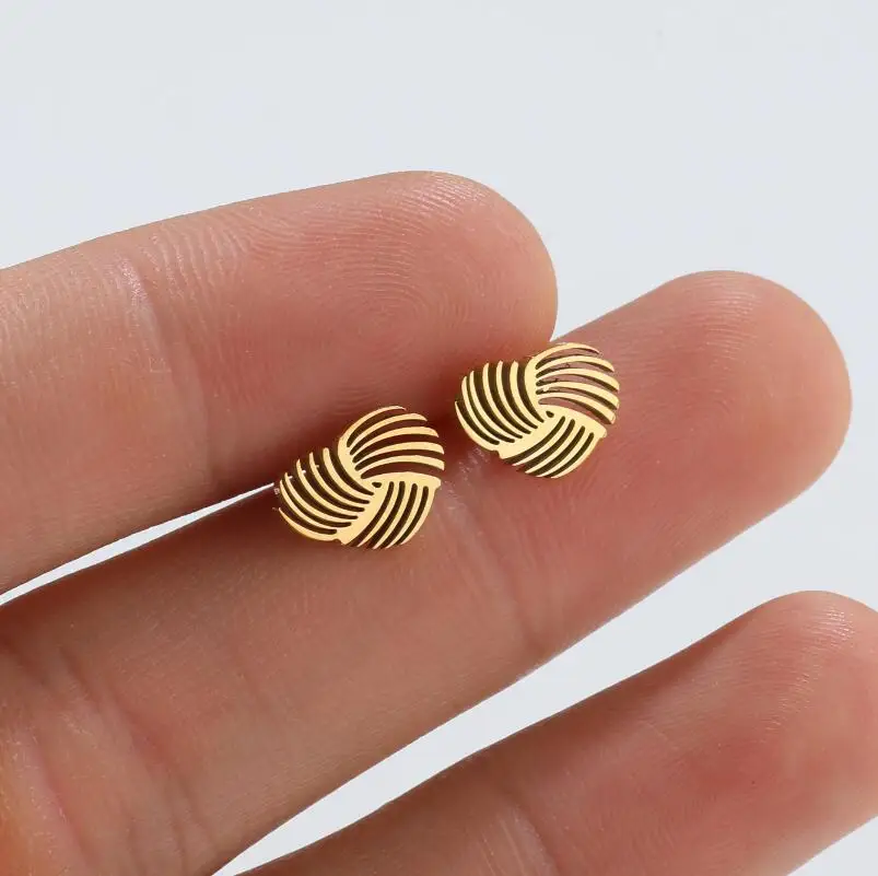 

WANGAIYAO new personality stainless steel love stud female autumn and winter niche design temperament hollow geometric heart stu