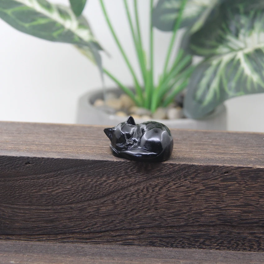 

Статуэтка спящей кошки из натурального камня