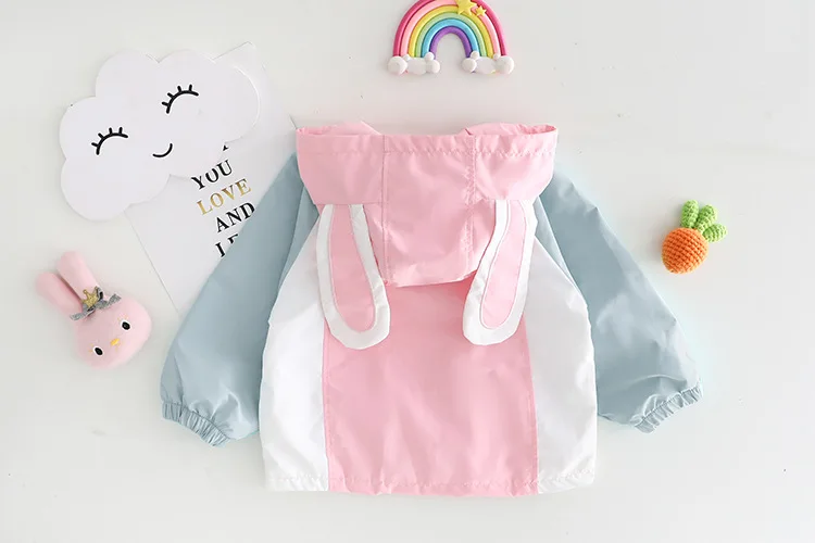 Верхняя одежда для девочек пальто 2024 весенне-осенняя новая маленьких от 1 до 2 лет