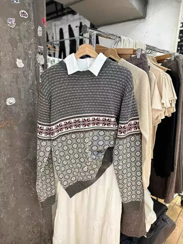 Винтажный вязаный свитер со снежинками для женщин осень 2024 универсальный узкий