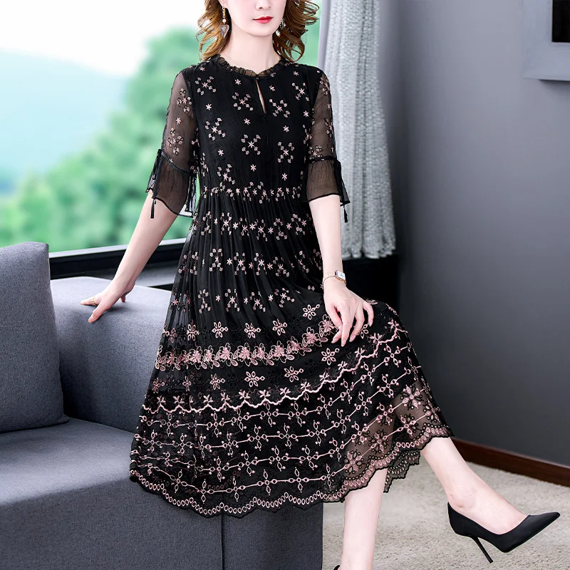

Новинка 2023, черное платье-миди из натурального шелка с вышивкой и вырезами, летнее женское элегантное платье, корейское винтажное платье в стиле Хепберн