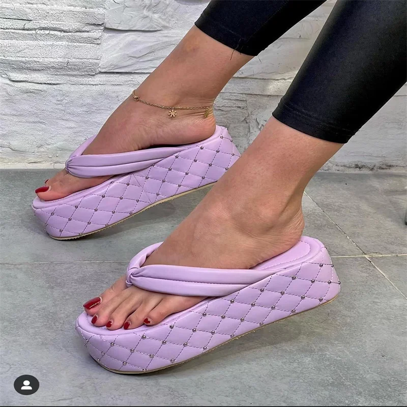 

Rivet Slippers Platform Clip-toe Wedge Solid Flip-Flops 2023 New Trend Beach Outer Wear Luxury Rhinestone Design Women Slippers