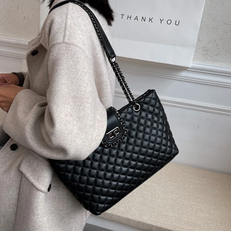 

Soft leather large capacity Tote Bag 2022 new style small fragrant wind Lingge chain bag autumn and winter fashion Single
