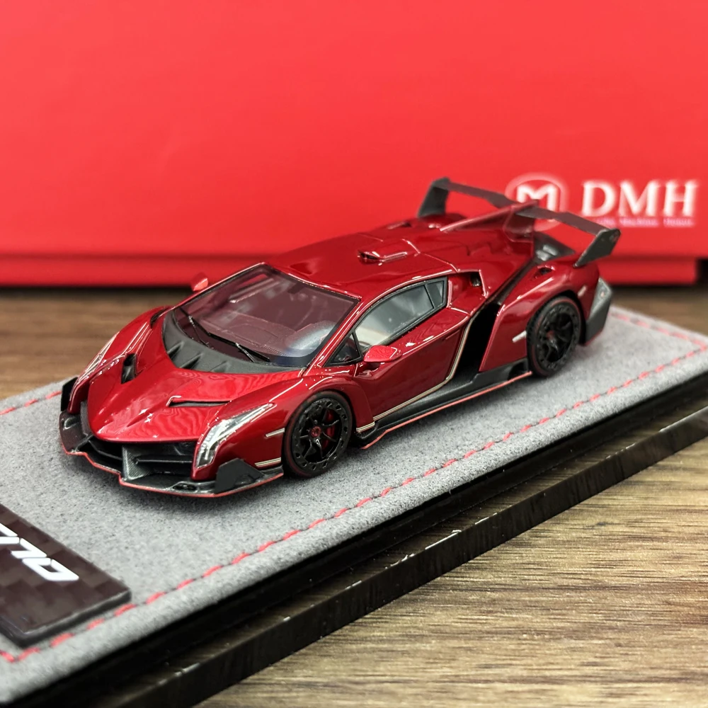 Фото Модель автомобиля из смолы DMH 1:64 Veneno №5