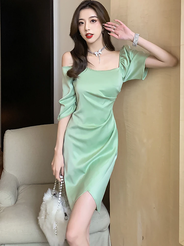 Женское Атласное асимметричное платье на бретельках зеленое элегантное