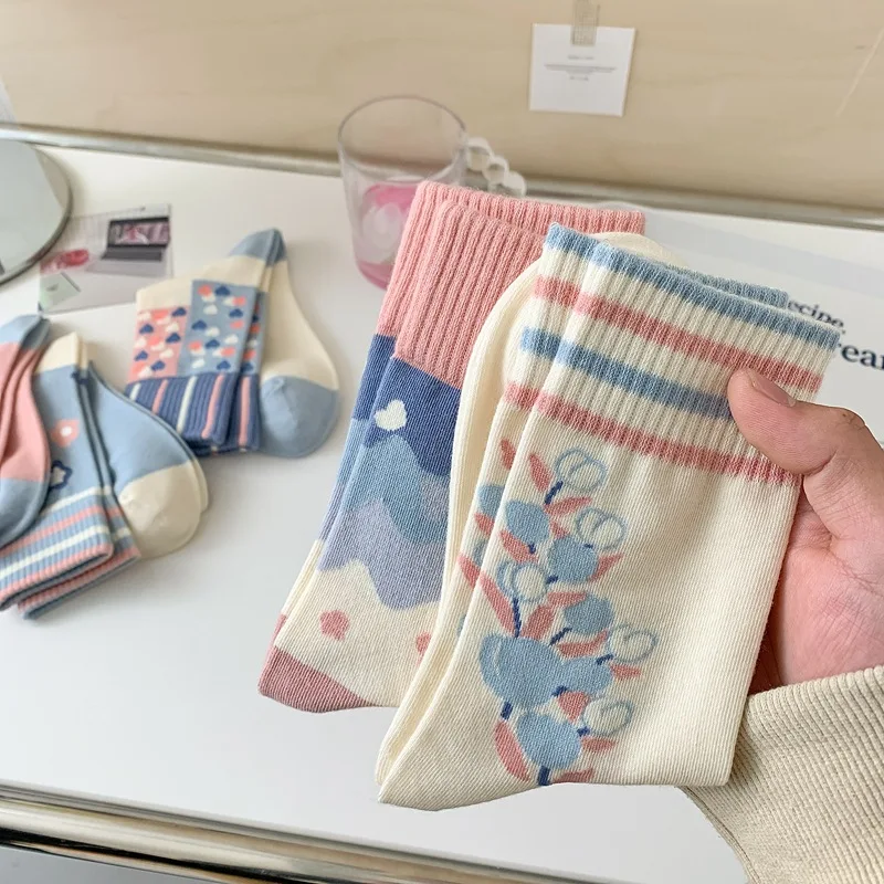 

2023 New Korean Fashion Women Socks Flower Embroidery Vintage Kawaii Cute Socks High Quality Cotton Knitting Elastic Long Socks