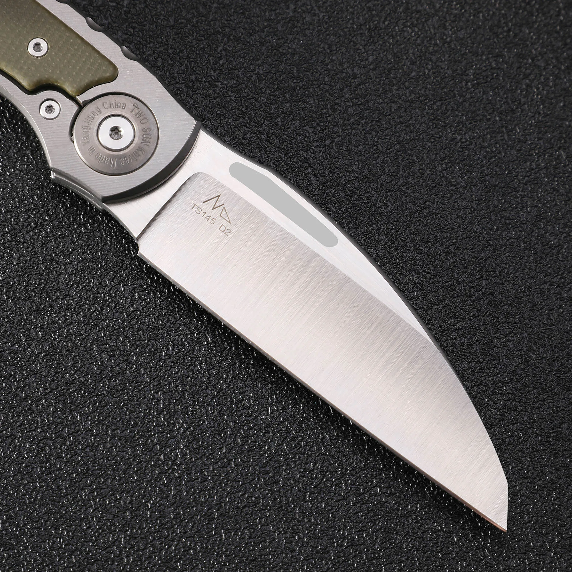 TWOSUN TS145 Складной нож D2 Стальное лезвие льняной + Титановая ручка Открытый Кемпинг