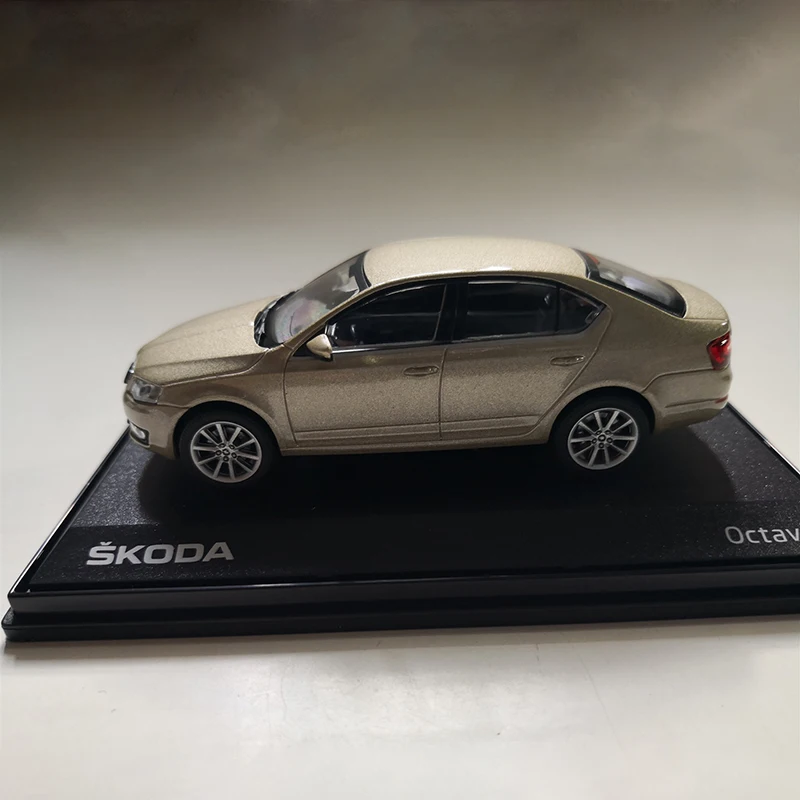 Литый под давлением сплав масштаб 1:43 Skoda Чешский Mingrui модель автомобиля золотисто-красный для взрослой коллекции подарок дисплей сувенирное украшение