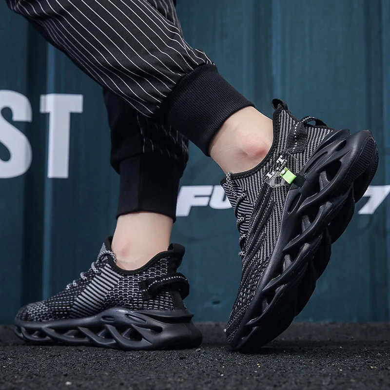 Men's Ultralight Running Shoes With Lace Twist Sole Casual Trainers Light and Breathable Plus Size Walking Shoes 39-48