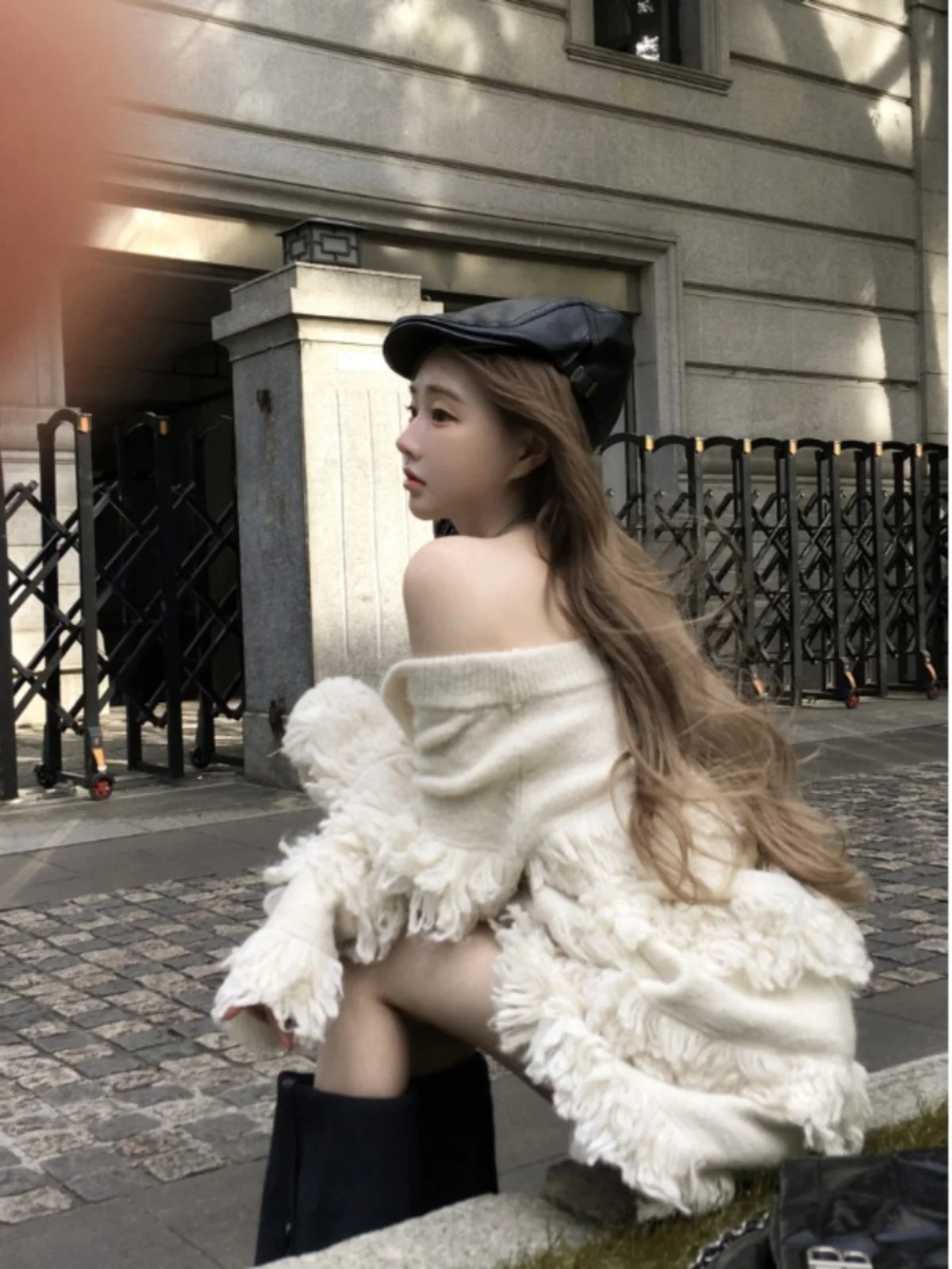 Женский свитер Gyaru с открытыми плечами и воротником длинными рукавами осень 2023