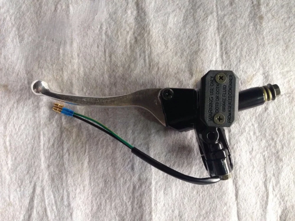 Левая ручка гидравлического тормоза электровелосипеда с главным цилиндром в