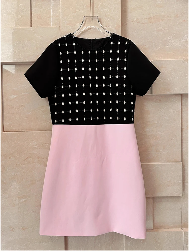 

Женское платье с коротким рукавом, круглым вырезом и бусинами