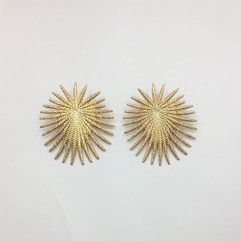 

Exaggerated Heart-shaped Irregular Earrings for Women Punk Simple Fan Tassel Geometric Earrings Female Temperament Ear Jewelry