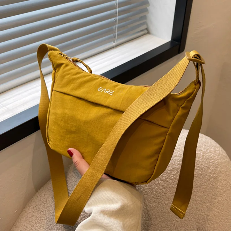 Симпатичные маленькие сумочки для женщин 2022 зимняя мягкая нейлоновая сумка-тоут