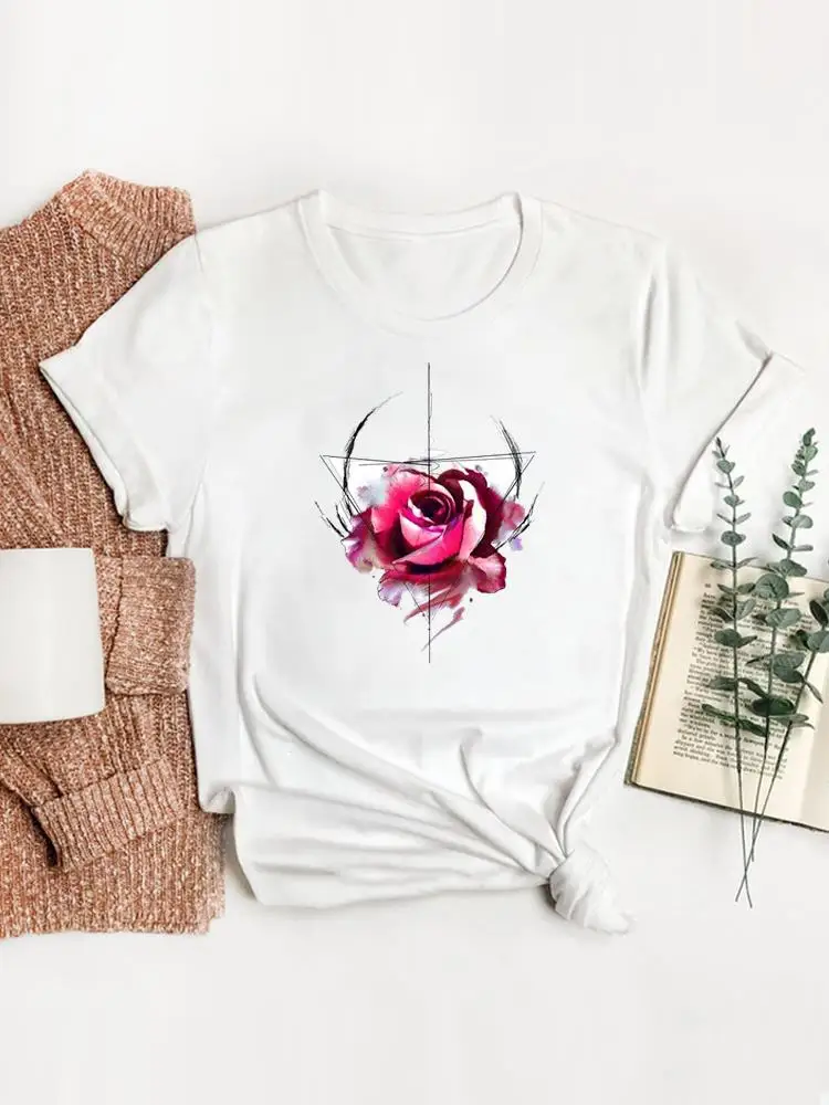 

Летняя женская футболка с цветочным принтом, круглым вырезом и коротким рукавом