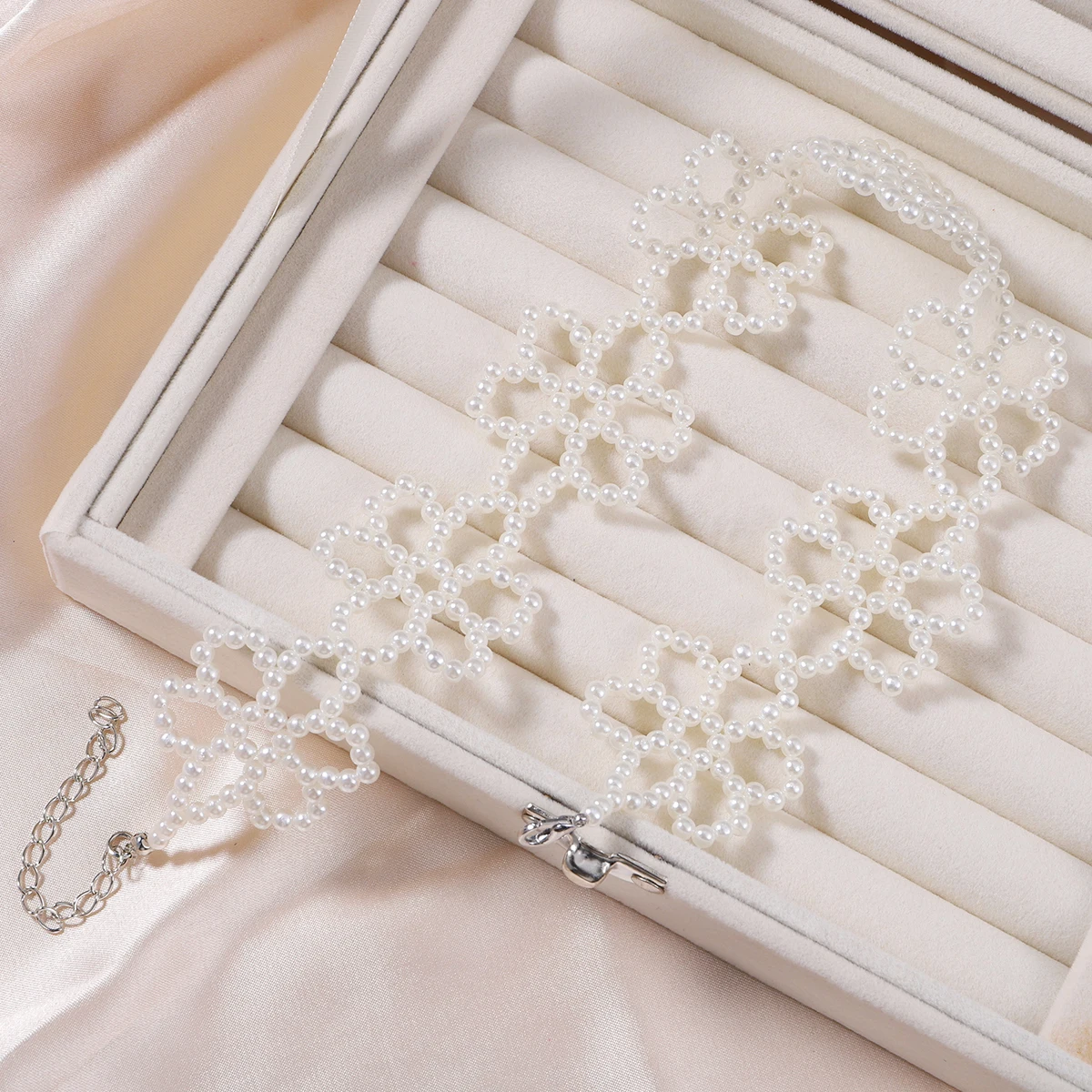 Лучшая леди 2022 Новая весенняя мода Шарм Бисерный Жемчужный Чокер с подвеской-цветком Рисовое бусины Бусы на ключицу Ювелирные изделия.