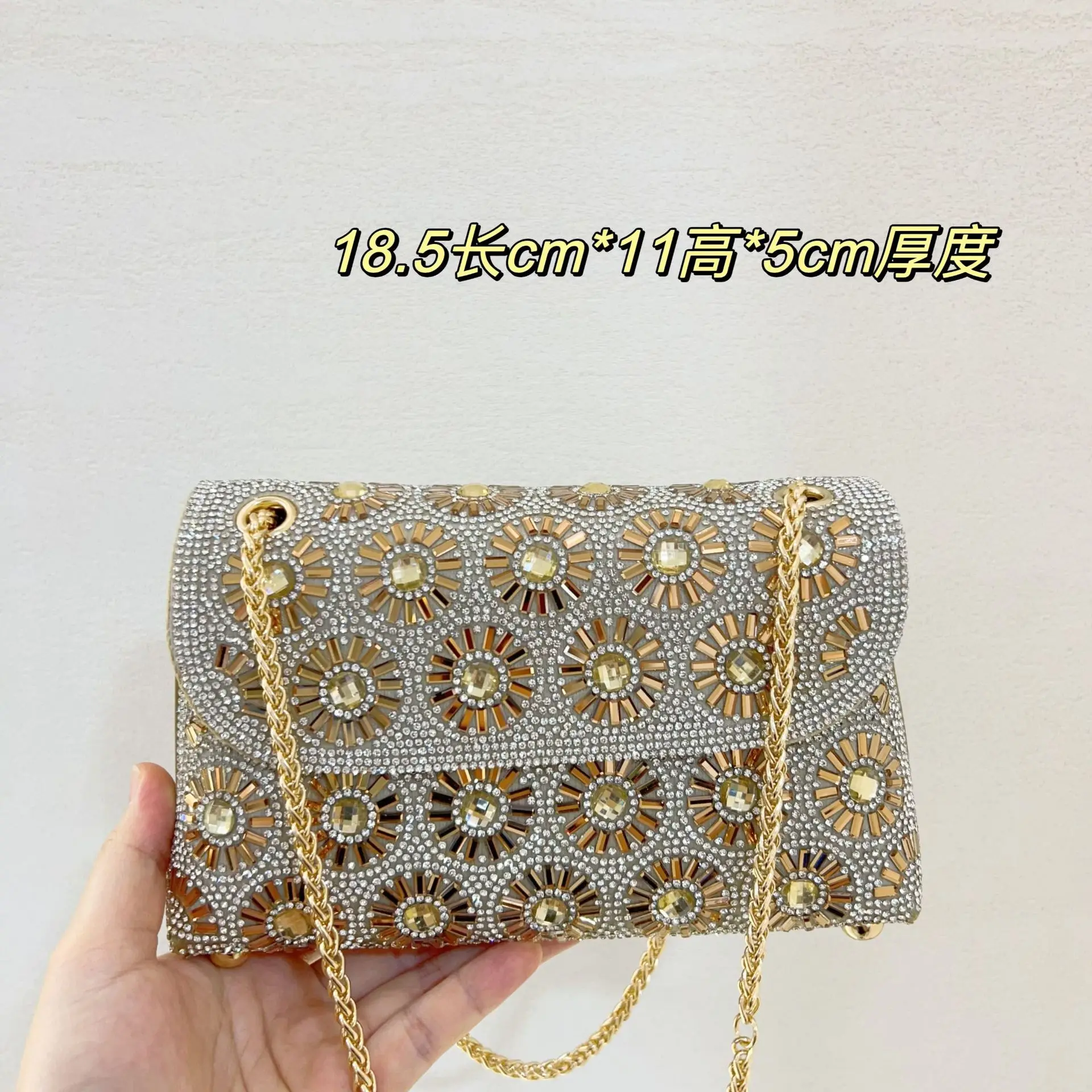 Новая сумка через плечо на цепочке вечерняя для ужина модные женские маленькие