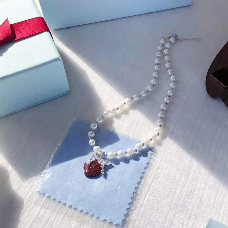 

Женское серебряное нежное ожерелье с маленькой клубничкой и жемчугом, эстетичная Оригинальная дизайнерская цепочка с ключицами, новые укр...