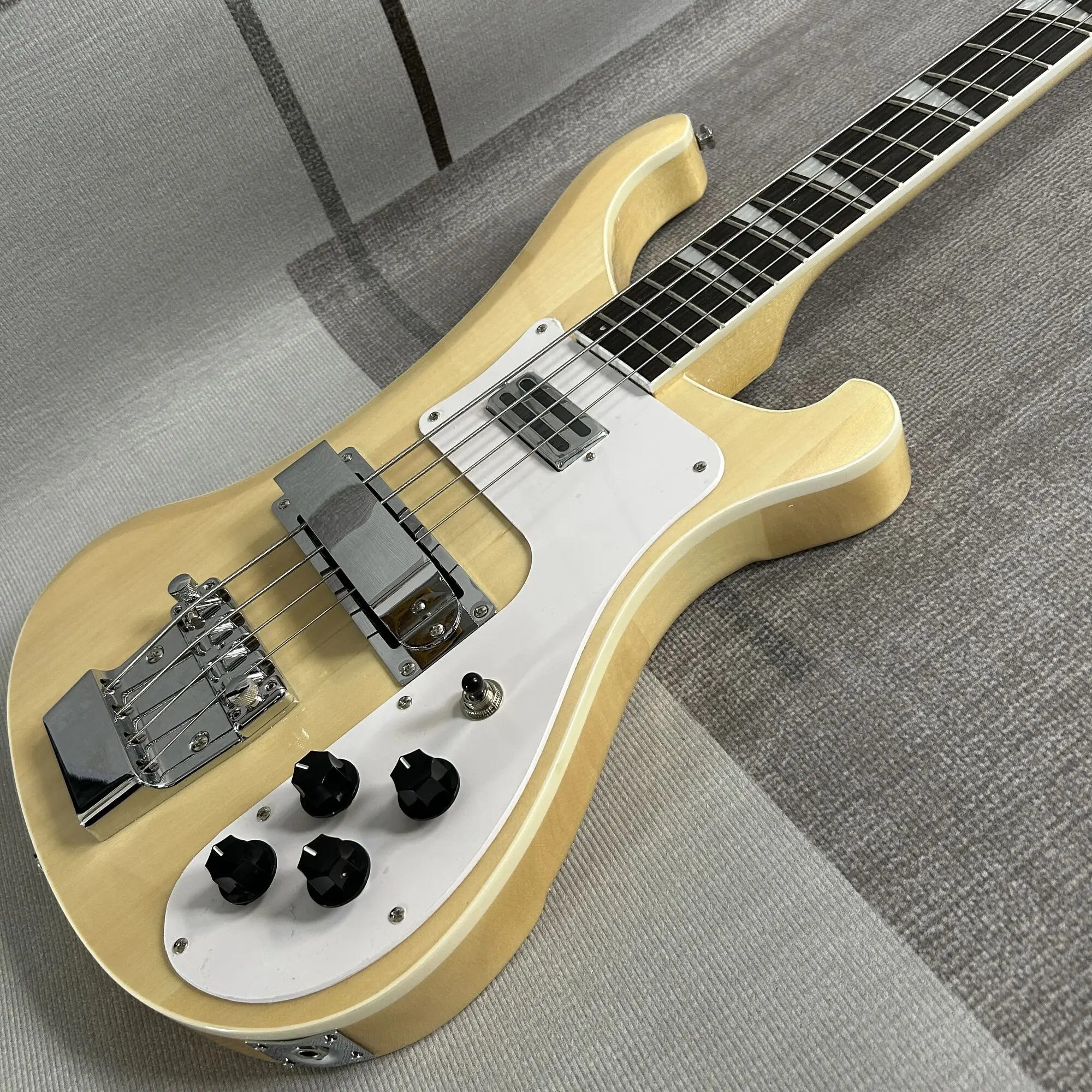 Rickecker 4003 электрическая бас-гитара корпус из липы цвет бурливуд подставка