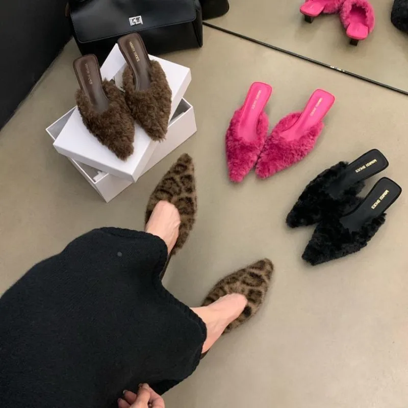 Новые тапочки повседневная обувь женские розовые шлепанцы мелкие с