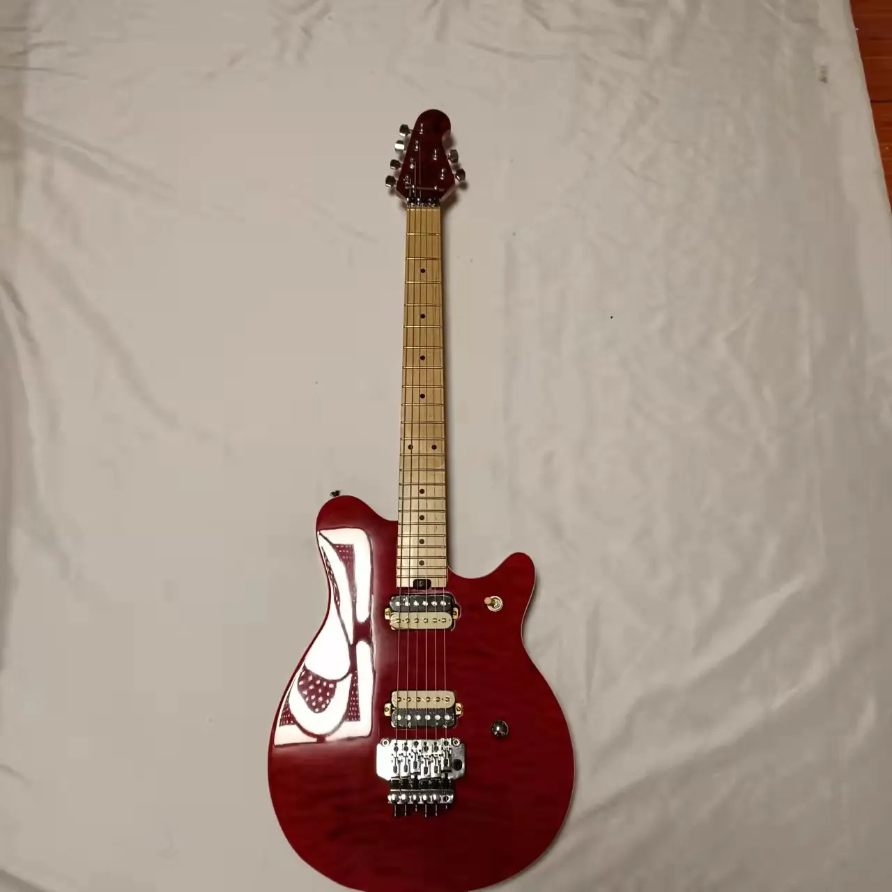 

Music man axis, double shake electric guitar, cloud pattern, red, retro neck, double open pickup, real factory pictures, can be