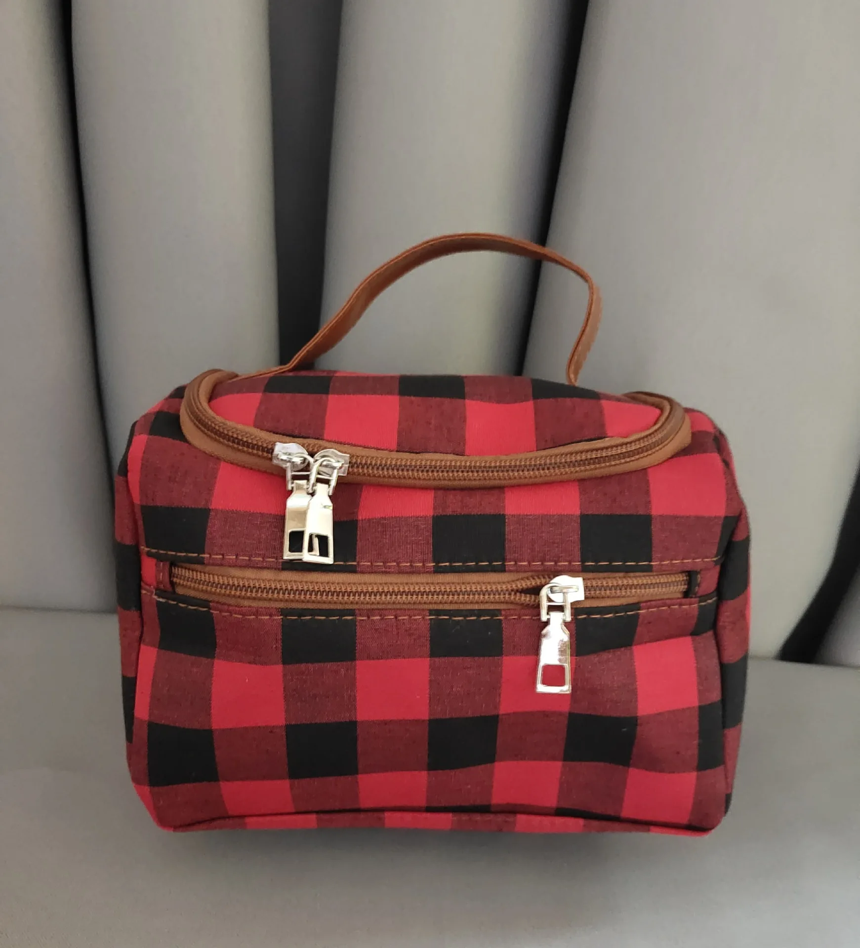 Большая вместительная косметичка с двойной молнией женская для купания дорожный