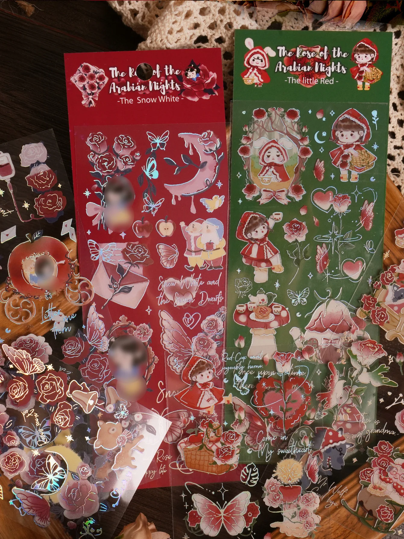 3 шт. Набор наклеек на тему сказки Белоснежки красного цвета